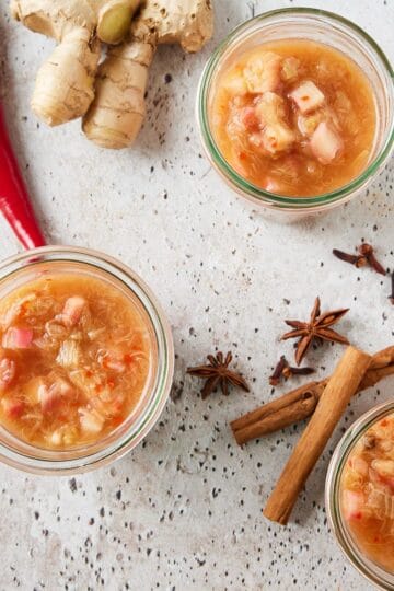 Rhubarb chutney featured